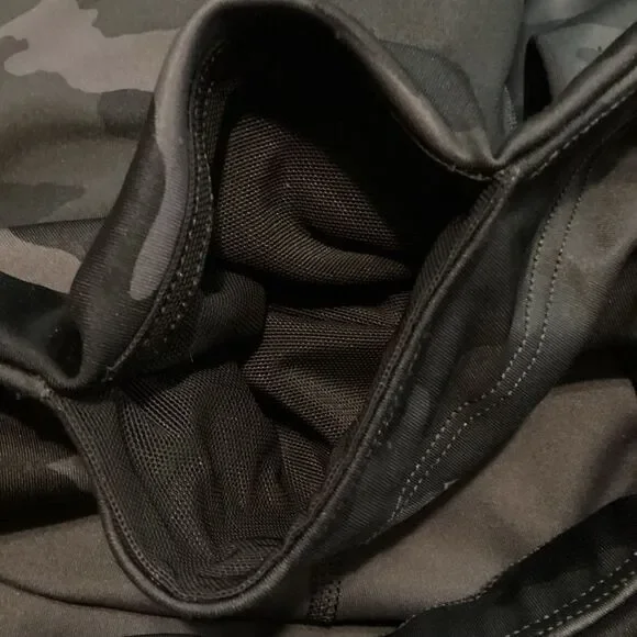 ATHLETA Ultimate 7/8 Tight Legging Camo Black Gray Size Small #531773 - Picture 9 of 14